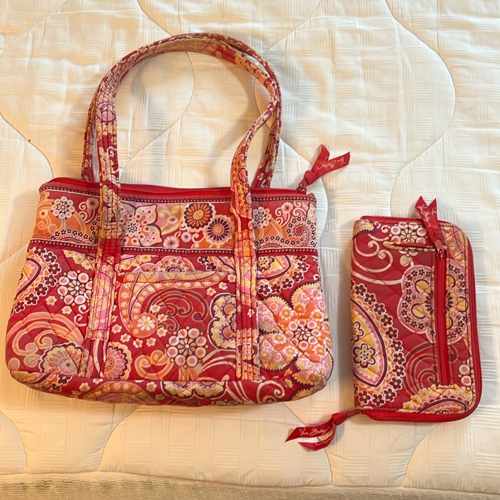 Vera Bradley, shoulder purse with six interior pockets and large wallet